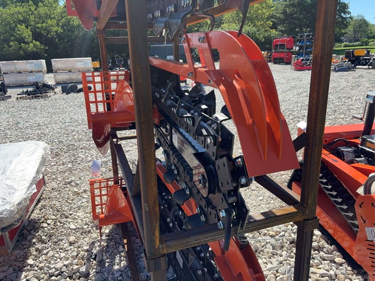 d39-skid-steer-trencher-attachment-image-2