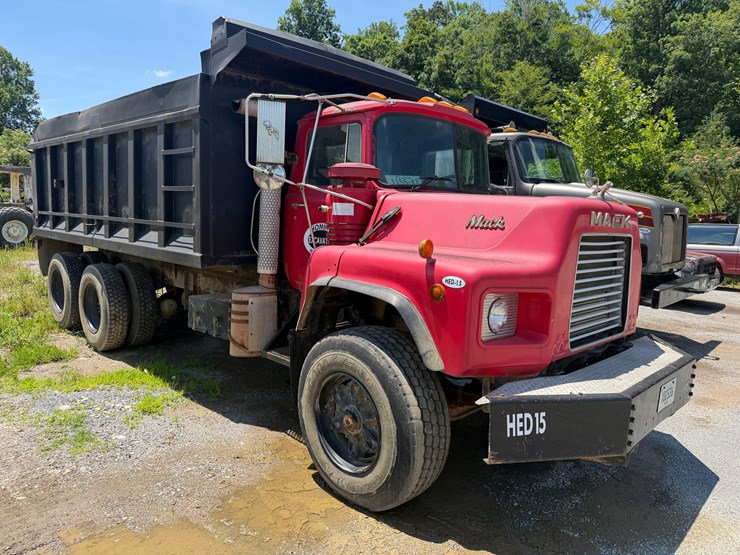 #11-•-mack-dm-tandem-axle-dump-truck-image-1