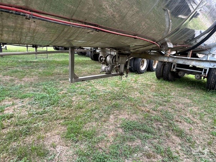 1976-staineless-tank-inc.-6,500-gallon-t/a-chemical-tanker-trailer-image-22