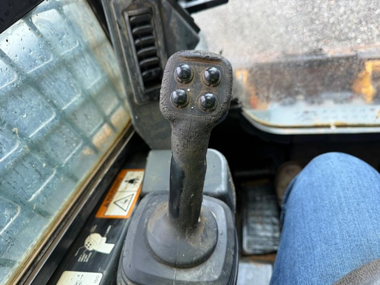 2018-deere-323e-image-22