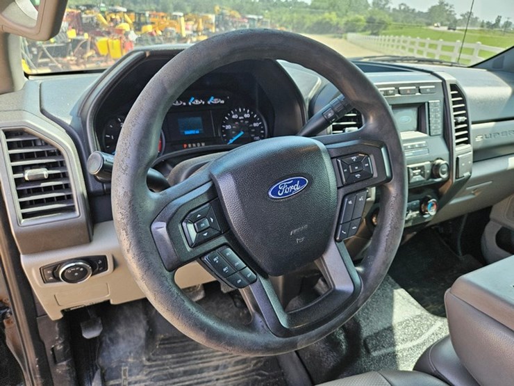 2021-ford-f350-image-29