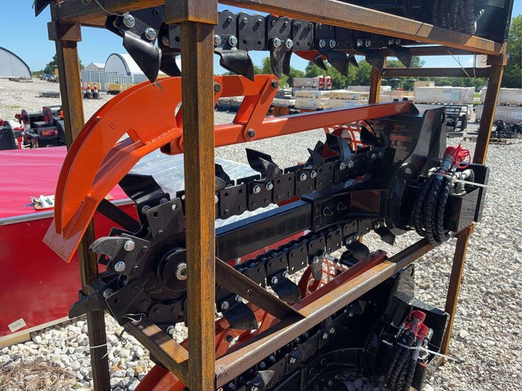 d39-skid-steer-trencher-attachment-image-4