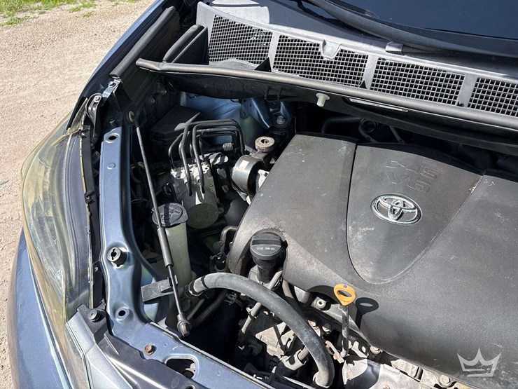 2017-toyota-sienna-image-8