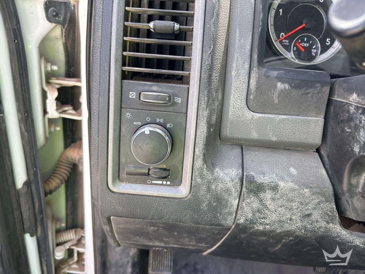 2018-dodge-3500-image-17