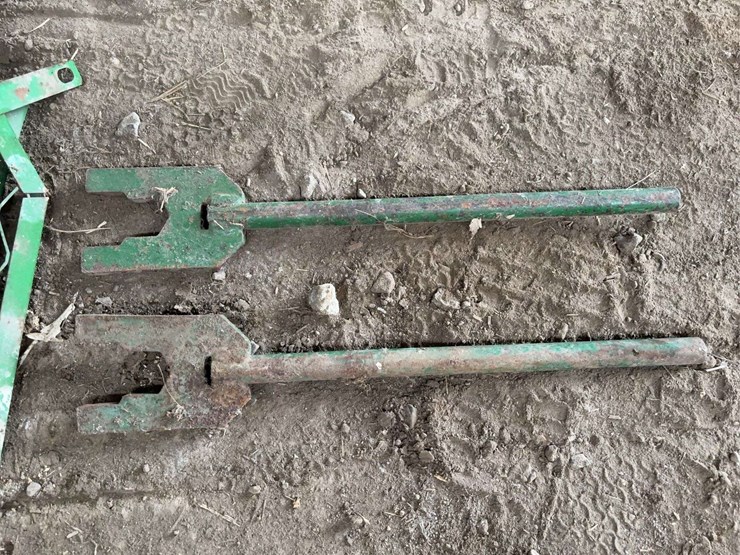 assorted-metal-farm-equipment-components-and-ramps-image-5
