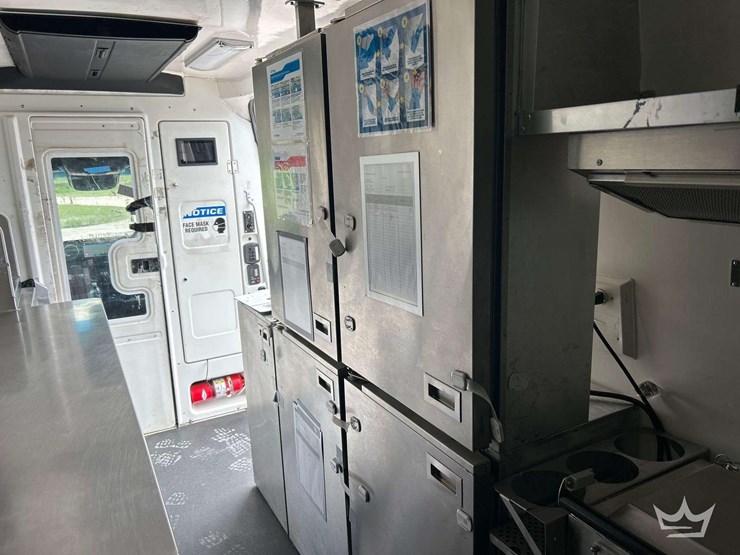 2021-mercedes-benz-sprinter-4500-image-22