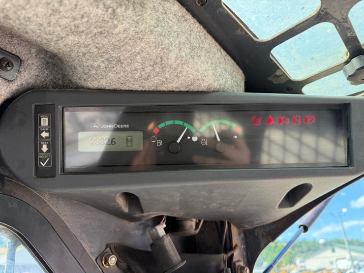 deere-323d-image-23