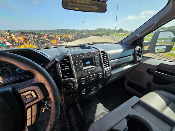 2021-ford-f350-image-36