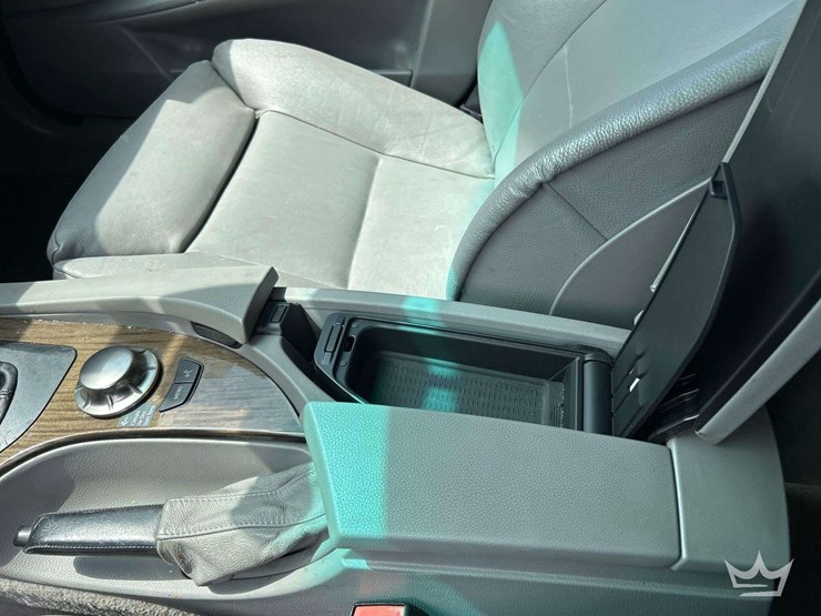 2005-bmw-545i-sedan-image-19