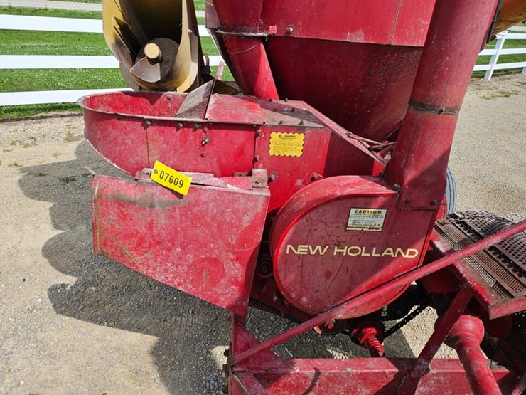 new-holland-352-image-12