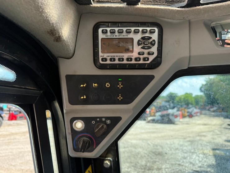 jcb-300t-image-23