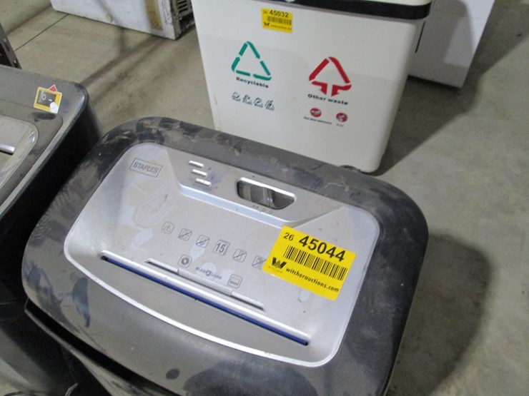 #45044-•-lot-of-(2)-staples-paper-shredder-inv#45044-image-4