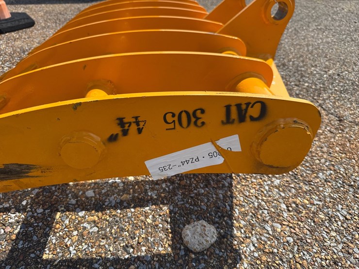 caterpillar-305-image-4