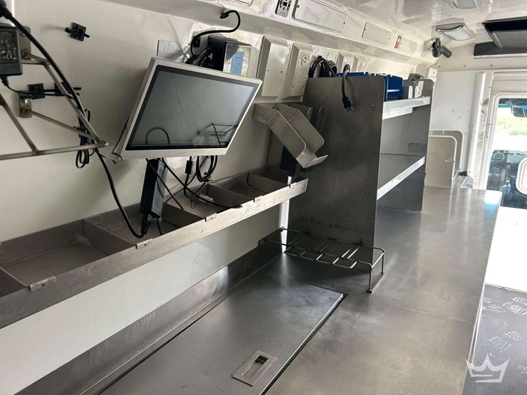 2021-mercedes-benz-sprinter-4500-image-21