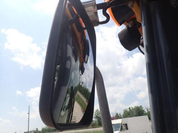 2009-deere-310sj-image-36