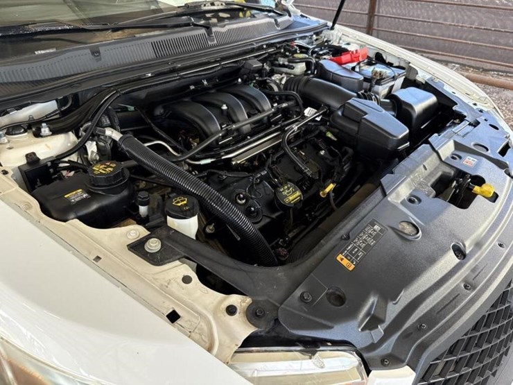 2013-ford-taurus-sdn-image-12
