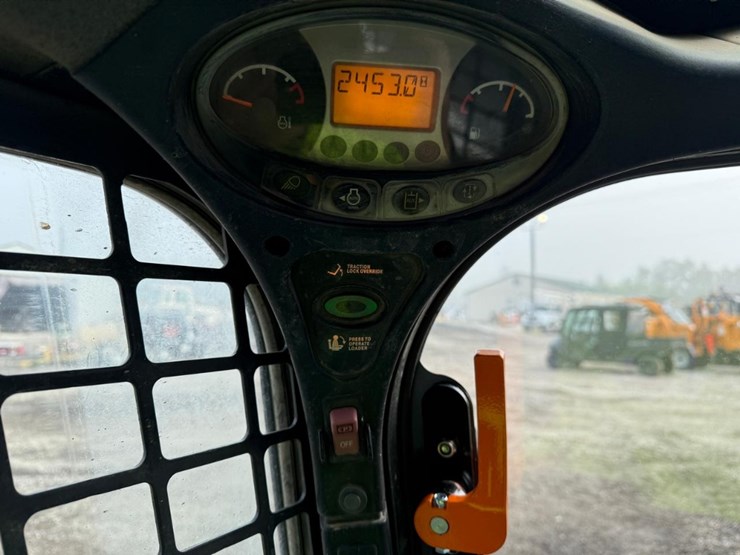 2019-bobcat-t740-image-24