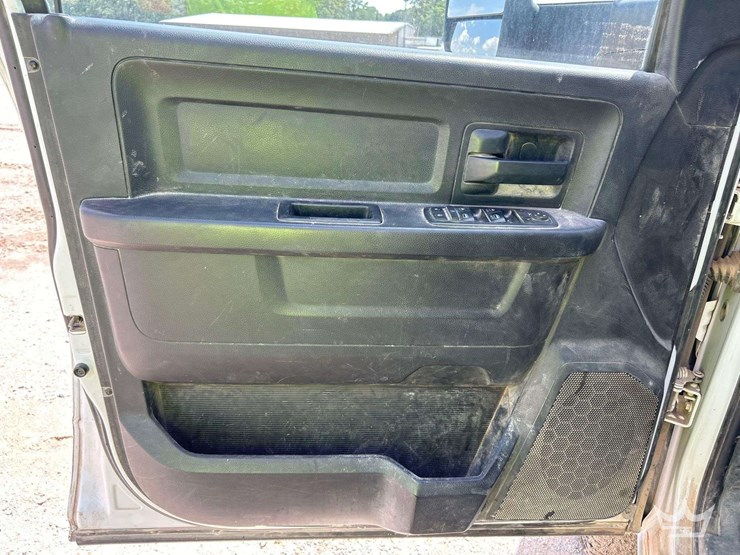 2018-dodge-3500-image-13