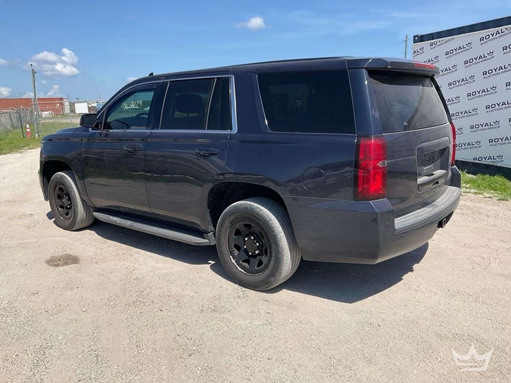 2017-chevrolet-tahoe-image-4