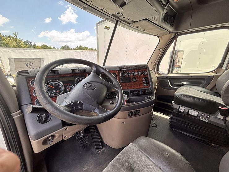 2020-freightliner-cascadia-125-image-4