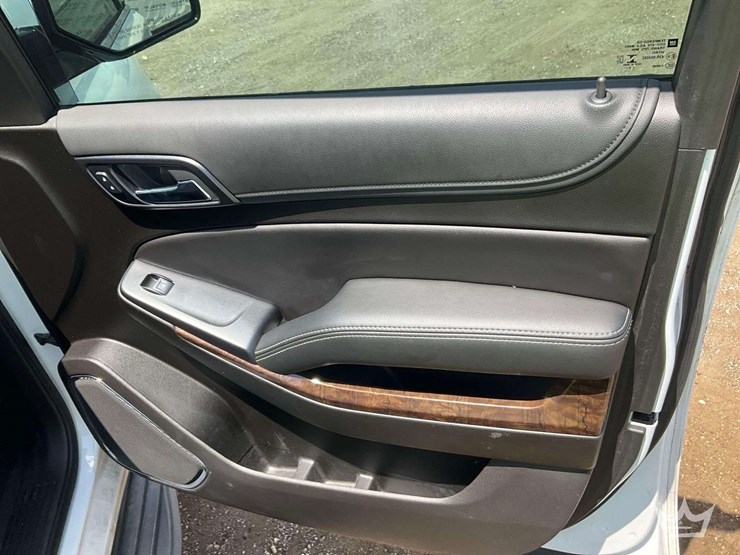 2020-chevrolet-tahoe-image-24