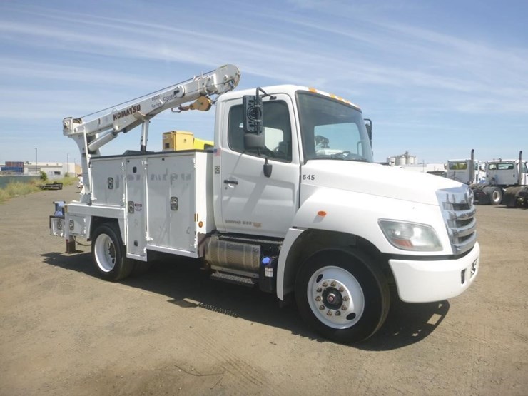2015-hino-268-image-2
