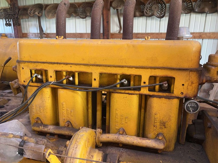 caterpillar-thirty-image-12