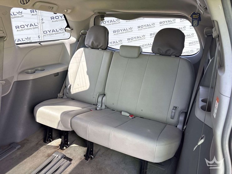 2017-toyota-sienna-image-20