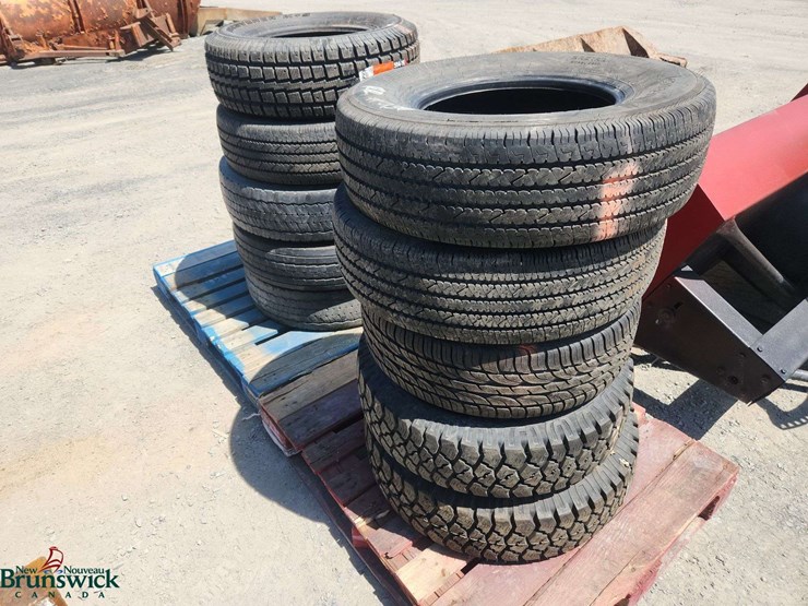 lot-of-10-assorted-tires,-6-on-rims-image-1