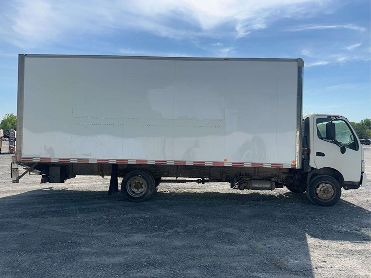 2015-hino-195-image-4