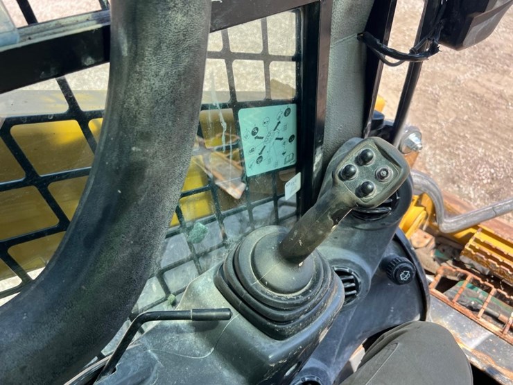 caterpillar-262d-image-25