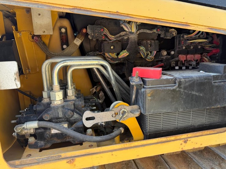 caterpillar-d3k-xl-image-15