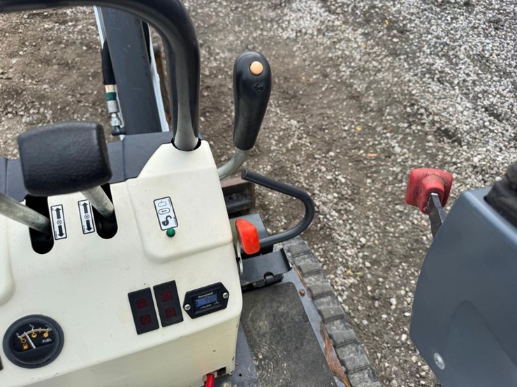 2022-bobcat-e10-image-26