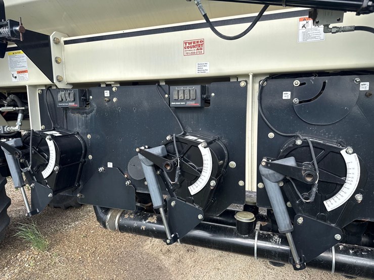 2006-bourgault-8710-air-seeder-image-16