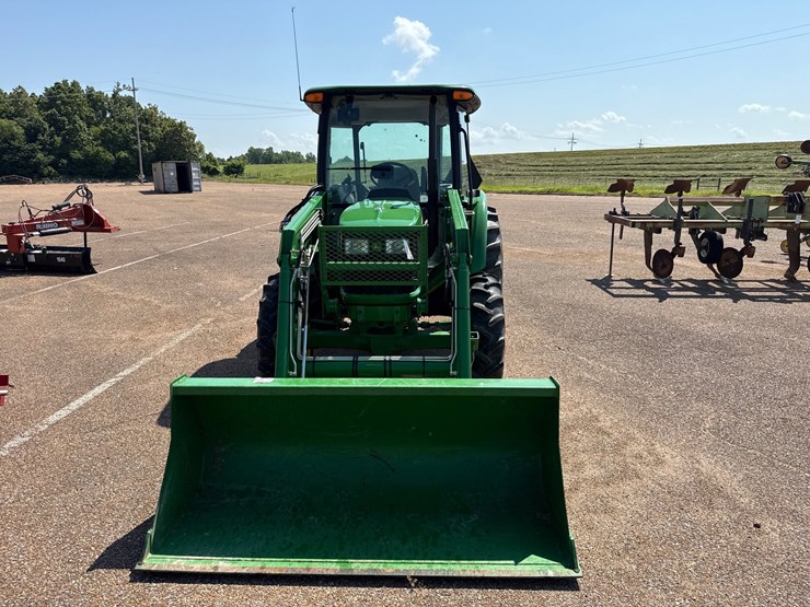 2013-john-deere-5065e-image-2