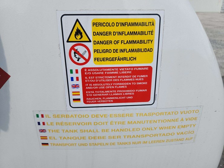 am-tank-fuel-tank-with-pump/nozzle-(490-gallon/1800-litre)-image-8