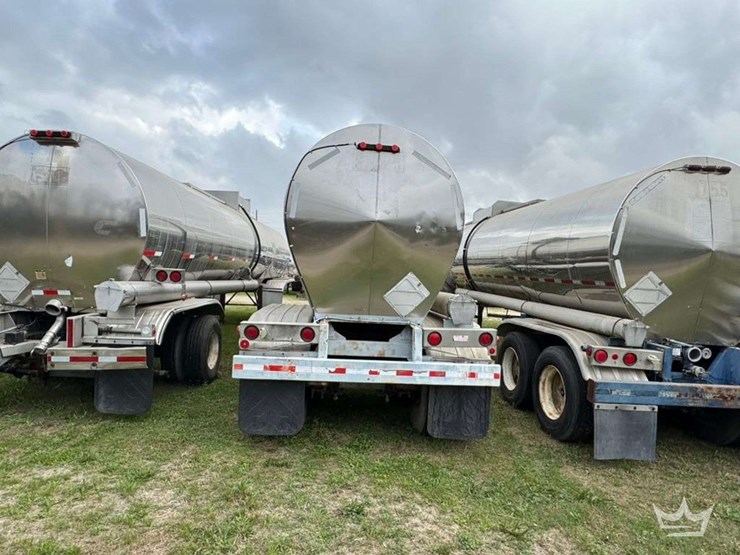 1976-staineless-tank-inc.-6,500-gallon-t/a-chemical-tanker-trailer-image-3