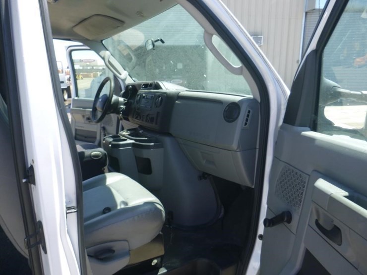 2010-ford-cargo-image-6