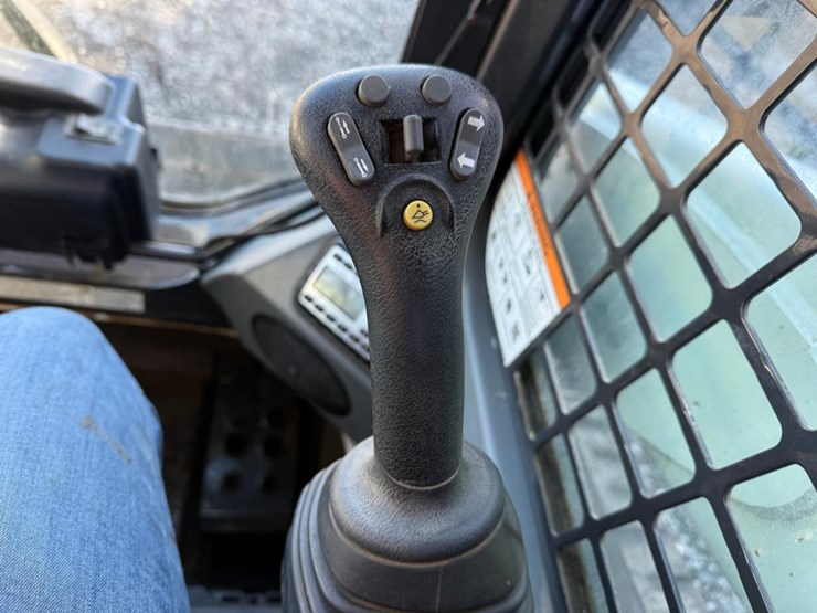 2019-bobcat-t740-image-21