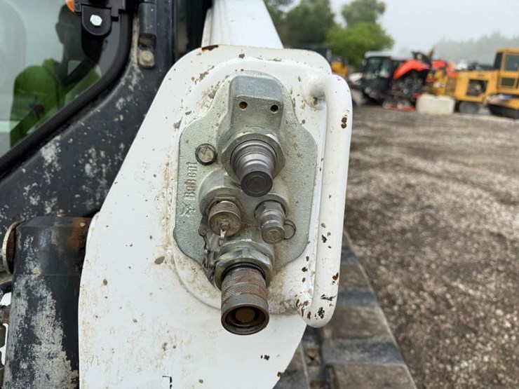 2019-bobcat-t740-image-11