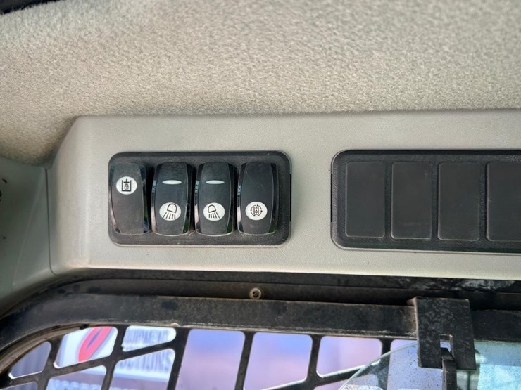 2018-caterpillar-299d2-xps-image-24