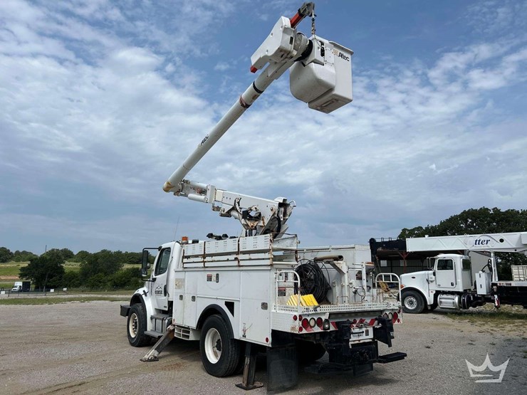 2012-freightliner-m2-106-image-2