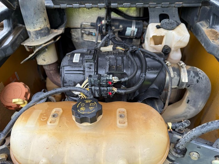 2018-deere-323e-image-15