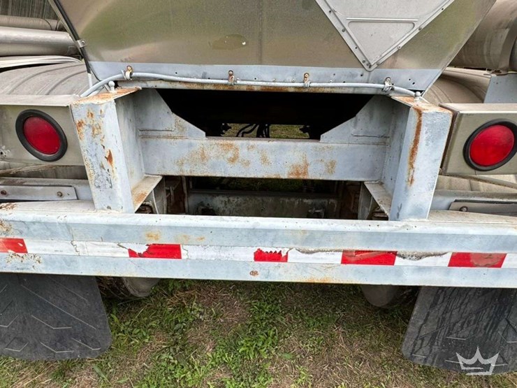 1976-staineless-tank-inc.-6,500-gallon-t/a-chemical-tanker-trailer-image-8