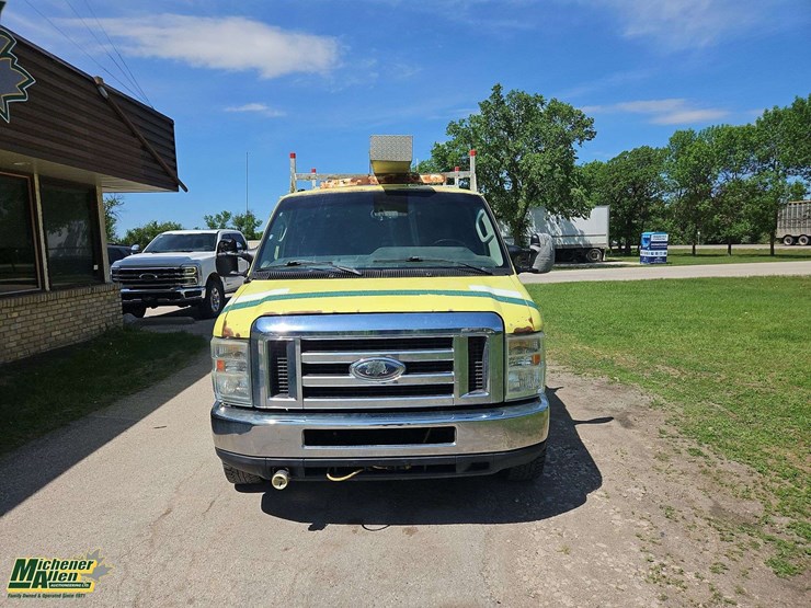2010-ford-cargo-image-9
