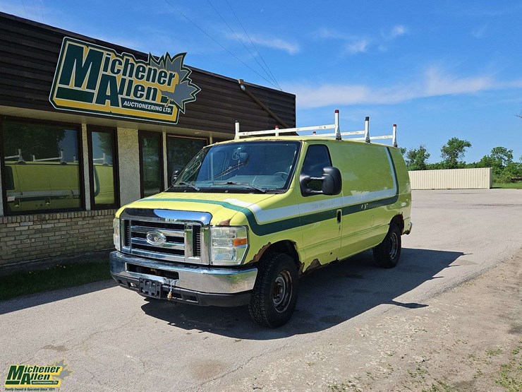 2010-ford-cargo-image-1