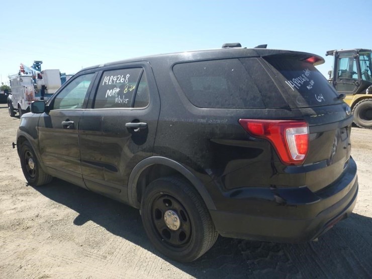 2016-ford-explorer-image-4