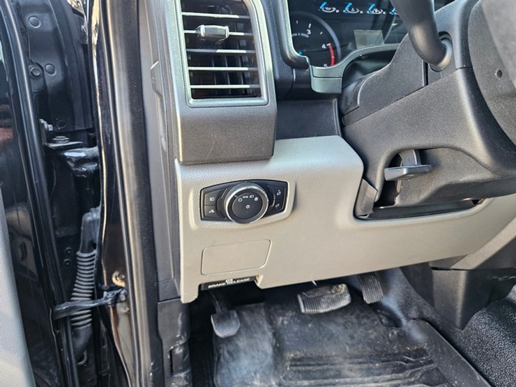 2021-ford-f350-image-27