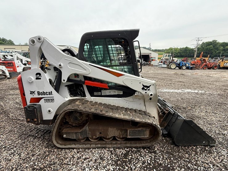 2019-bobcat-t595-image-5