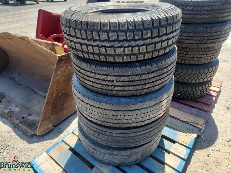 lot-of-10-assorted-tires,-6-on-rims-image-6